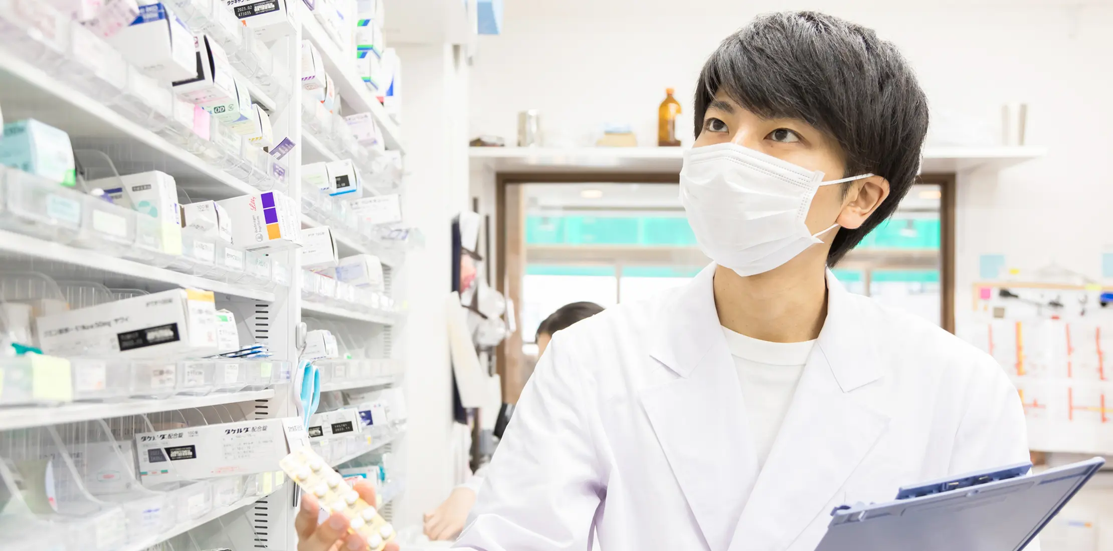 薬剤師の男性の写真