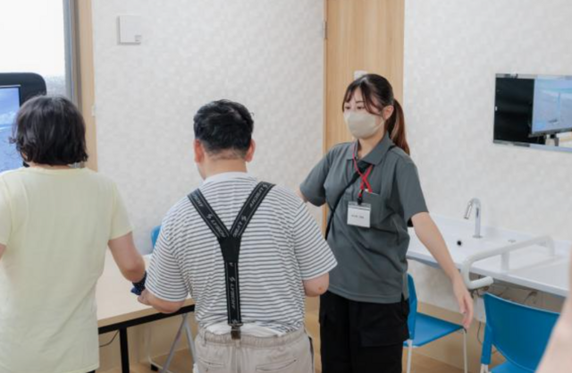 若い女性と利用者