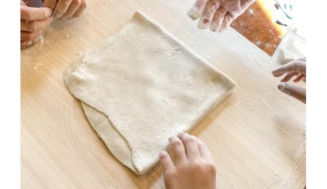 みんな大好きお蕎麦作り！
土曜日は主に調理実習を行い、
月、火、木、金曜日は、簡単なおやつ作りを行っています。（水、日曜日は定休日）