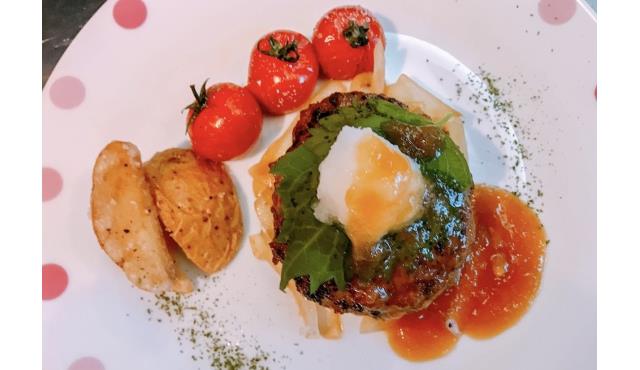 土曜日の調理は、みんなで役割分担して作っています！（月に３～４回実施）