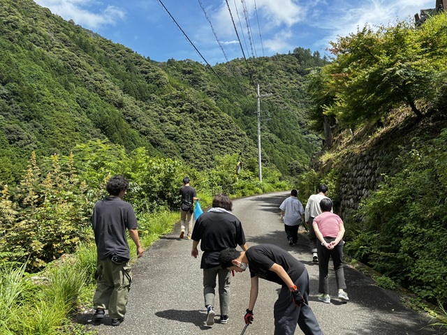 日本最大の村で、四季を感じる暮らし
こだまの里がある十津川村は、日本最大の面積を誇る村。山々に囲まれ、春は新緑、夏は清流、秋は紅葉、冬は雪景色と、四季折々の美しい自然が広がります。都会では味わえない、ゆったりとした時間がここにはあります。