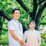 介護福祉士と社会福祉士の違いとは？それぞれの仕事内容や資格の取得方法、主な勤務先を解説！