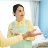 介護現場のOJT完全ガイド｜3年目職員が新人を育てる実践ポイント 