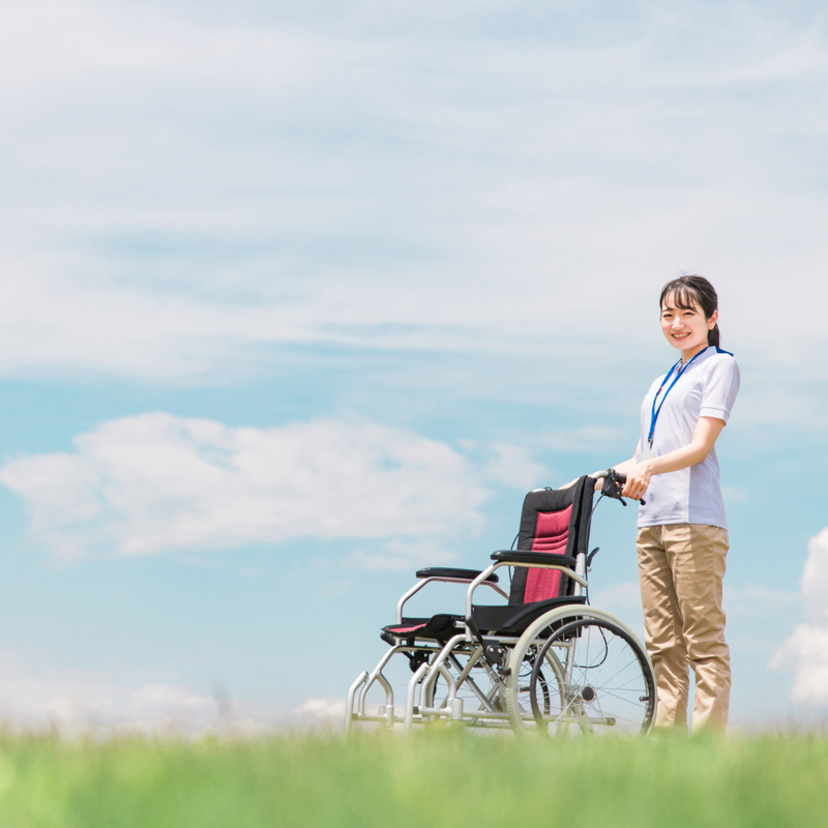 春のお出かけを安全に楽しむために〜介護職が知っておきたい外出時のリスク管理