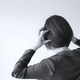 職場の苦手な人を見下してしまう…原因は承認欲求と自己肯定感の低さにあり？