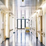 介護職必見！社会福祉法人で働くメリットとは？医療法人、株式会社など法人格別の給料や働きやすさも解説