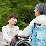 40代からの転職｜介護業界への転職事情やおすすめの職場、年収や資格について解説！