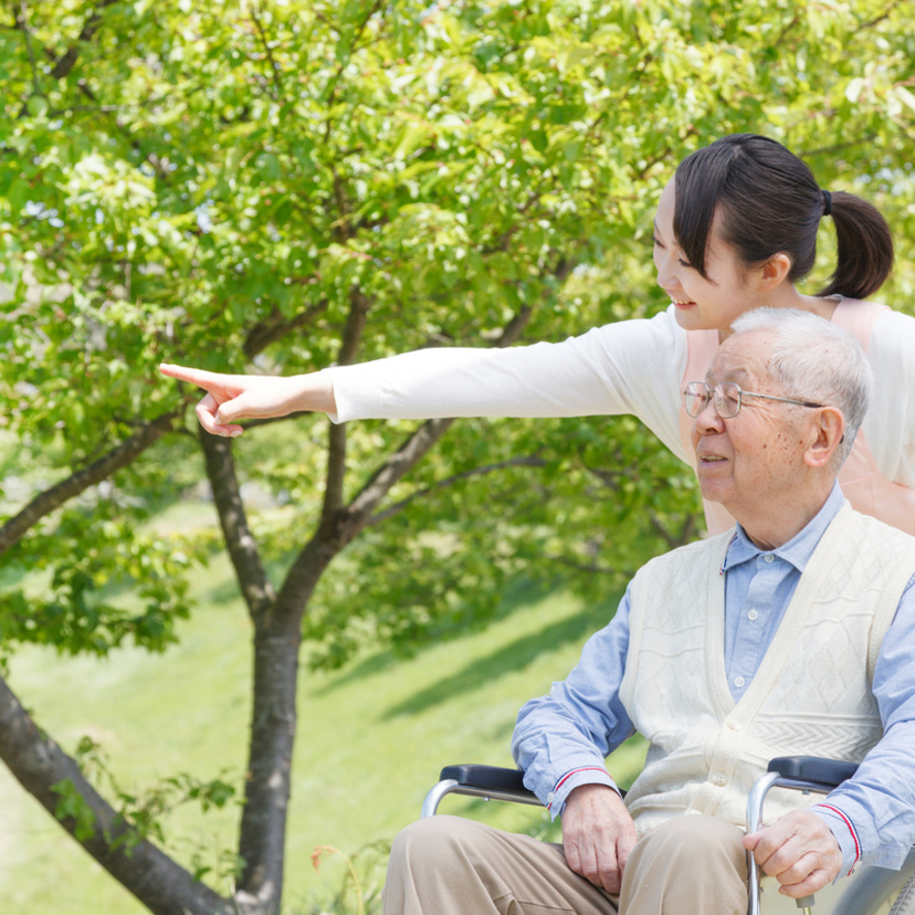 30代から介護業界へ転職｜転職事情や持っていると有利な資格についても解説！