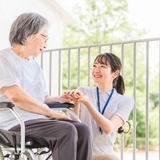 介護助手・介護補助とは？職種ができた背景や仕事内容を解説