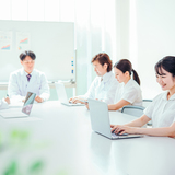 介護の現場のケアカンファとは？介護職として参加する際のポイントを解説