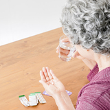 介護職・ヘルパーが知っておきたい介護現場で活かせる薬の知識とは？専門家が解説
